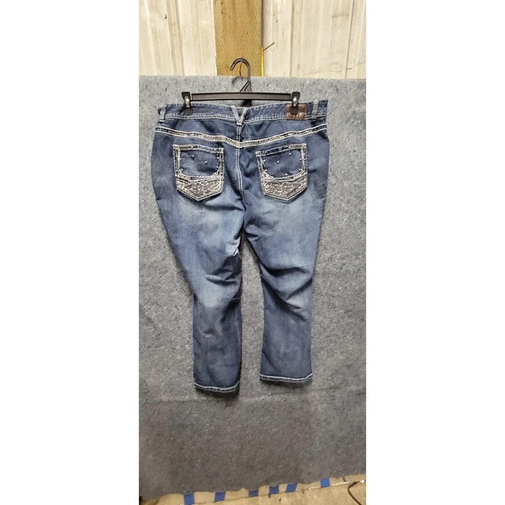 Maurices‎ White Gold Stitching Rhinestones Blue Jeans Size 24 Short